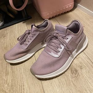 Women’s Adidas tennis shoes